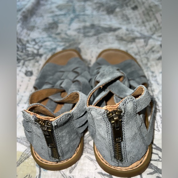Born IWA WOVEN Dark Grey Suede Sandals Sz 6 - Picture 6 of 9